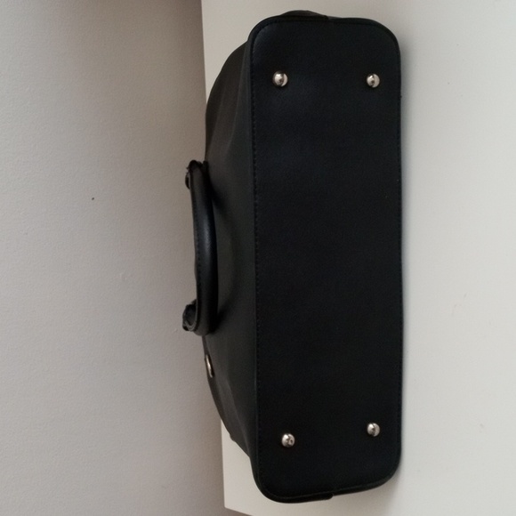 👜TOPTEN | Women's Vegan Handbag | Black with gold details - Picture 11 of 11